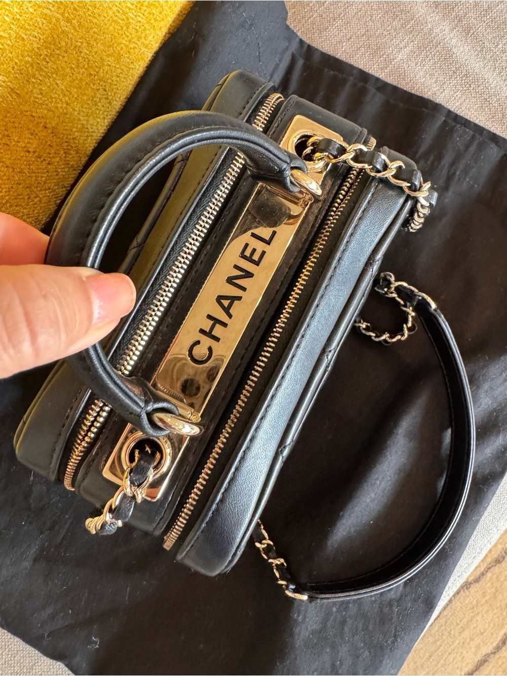💯% Authentic CHANEL Lambskin Quilted Small Trendy CC Bowling Bag in Black. - Picture 3 of 8